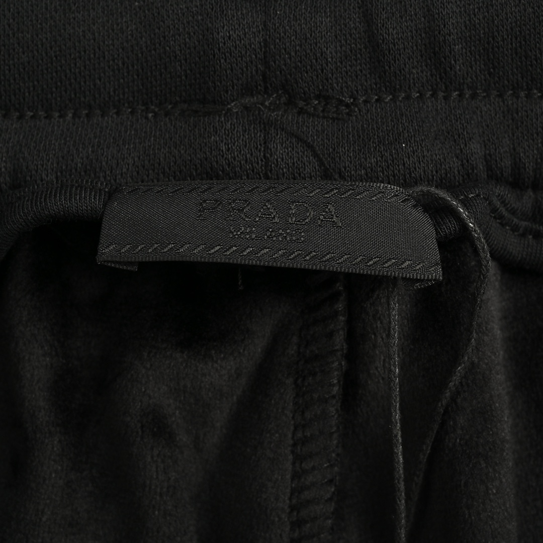 Prada 24Fw classic embroidered logo nylon pocket triangle label plus fleece trousers