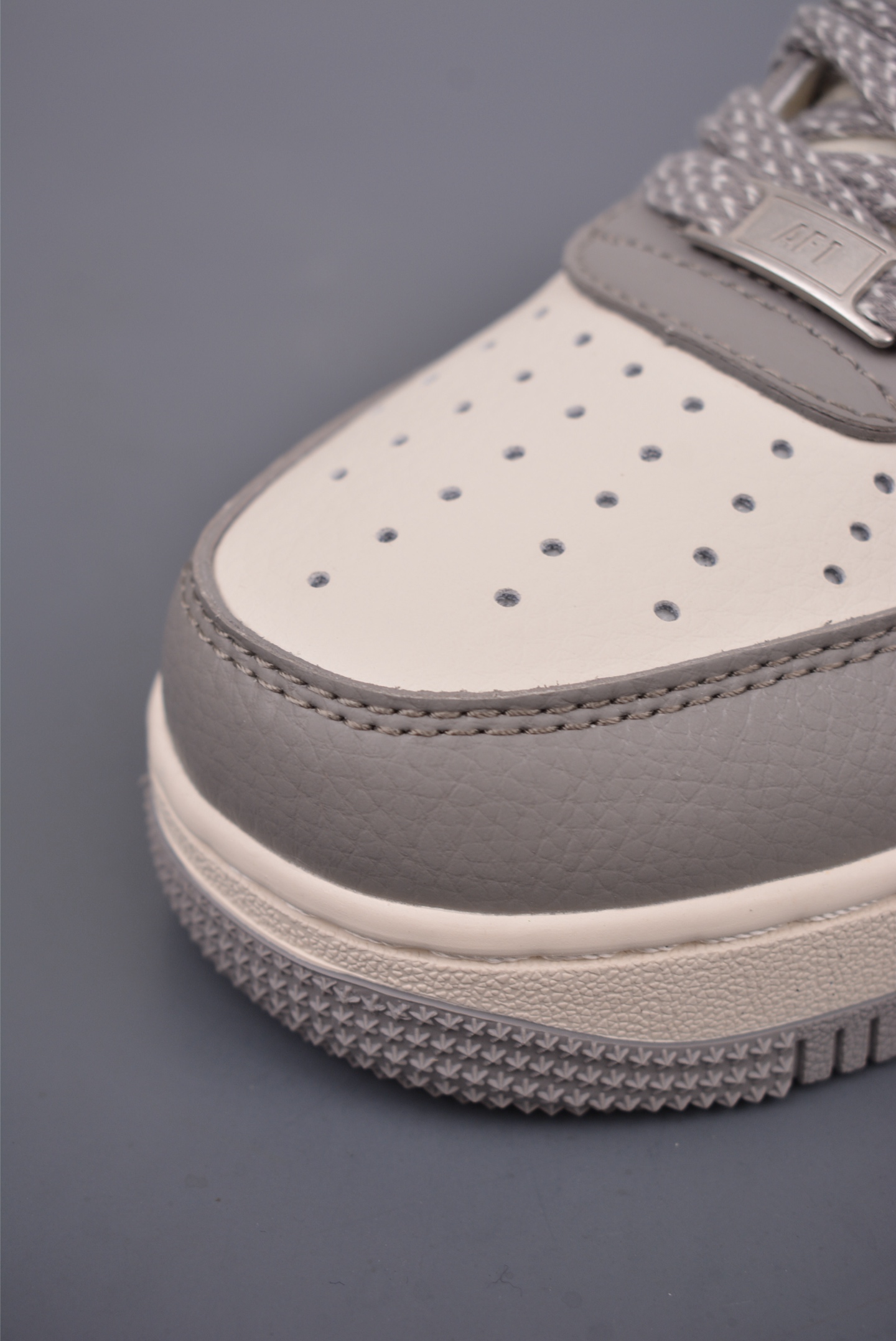 Nike Air Force 1’07 Low Grey and White Daisy QY6818-614