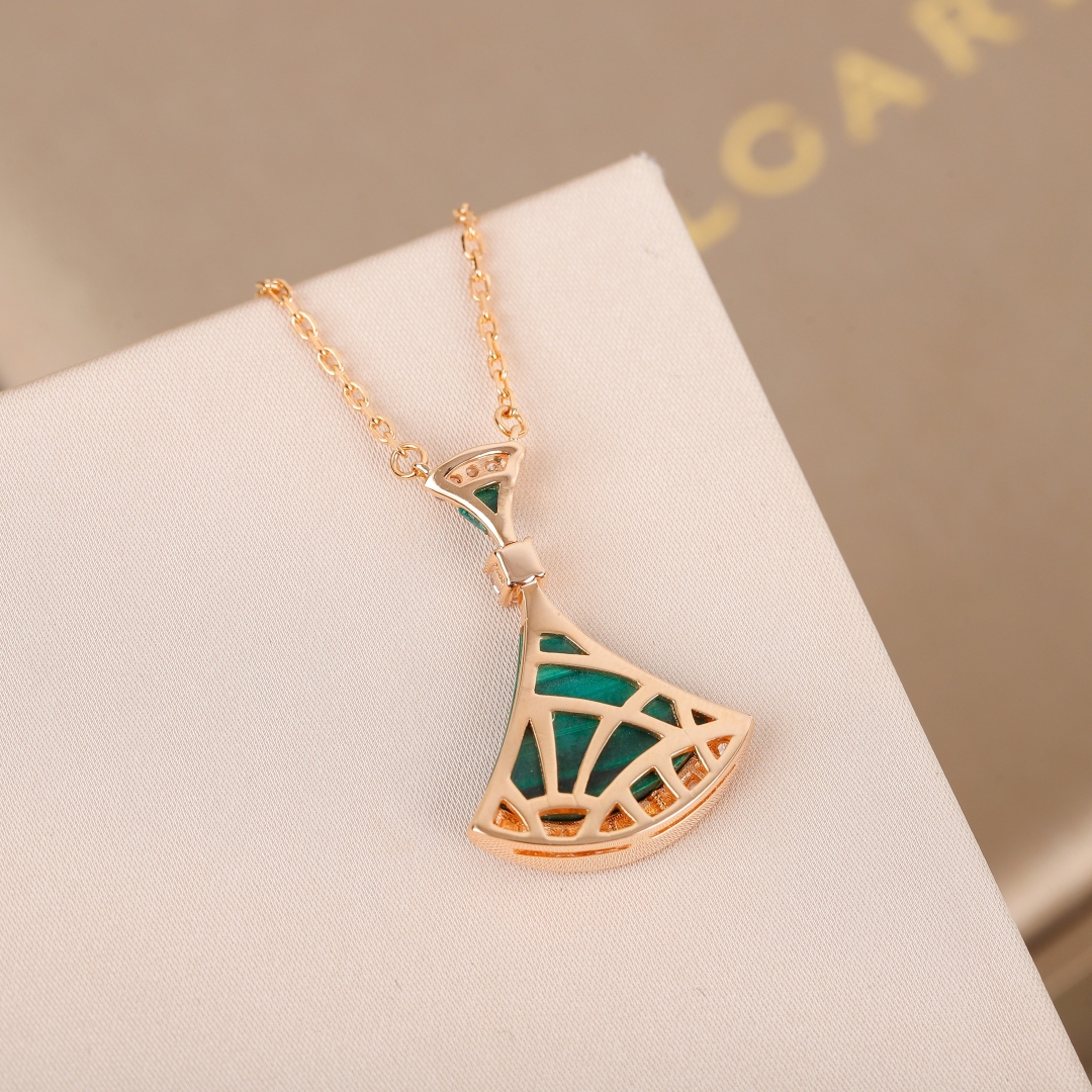 Bulgari fan-shaped agate necklace