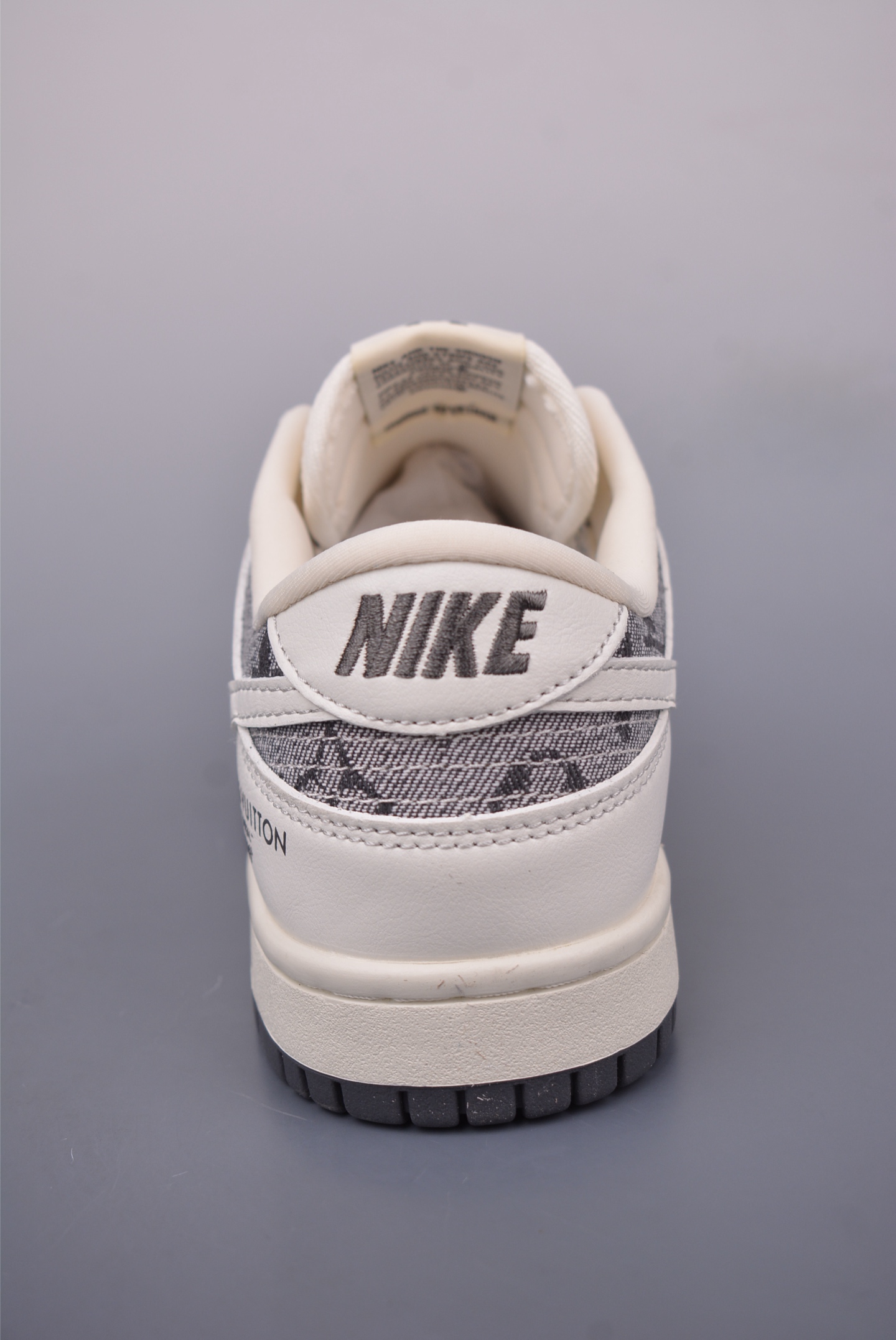 Louis Vuitton x Nike SB Dunk Low sneakers White and Gray LV Print CH8311-112