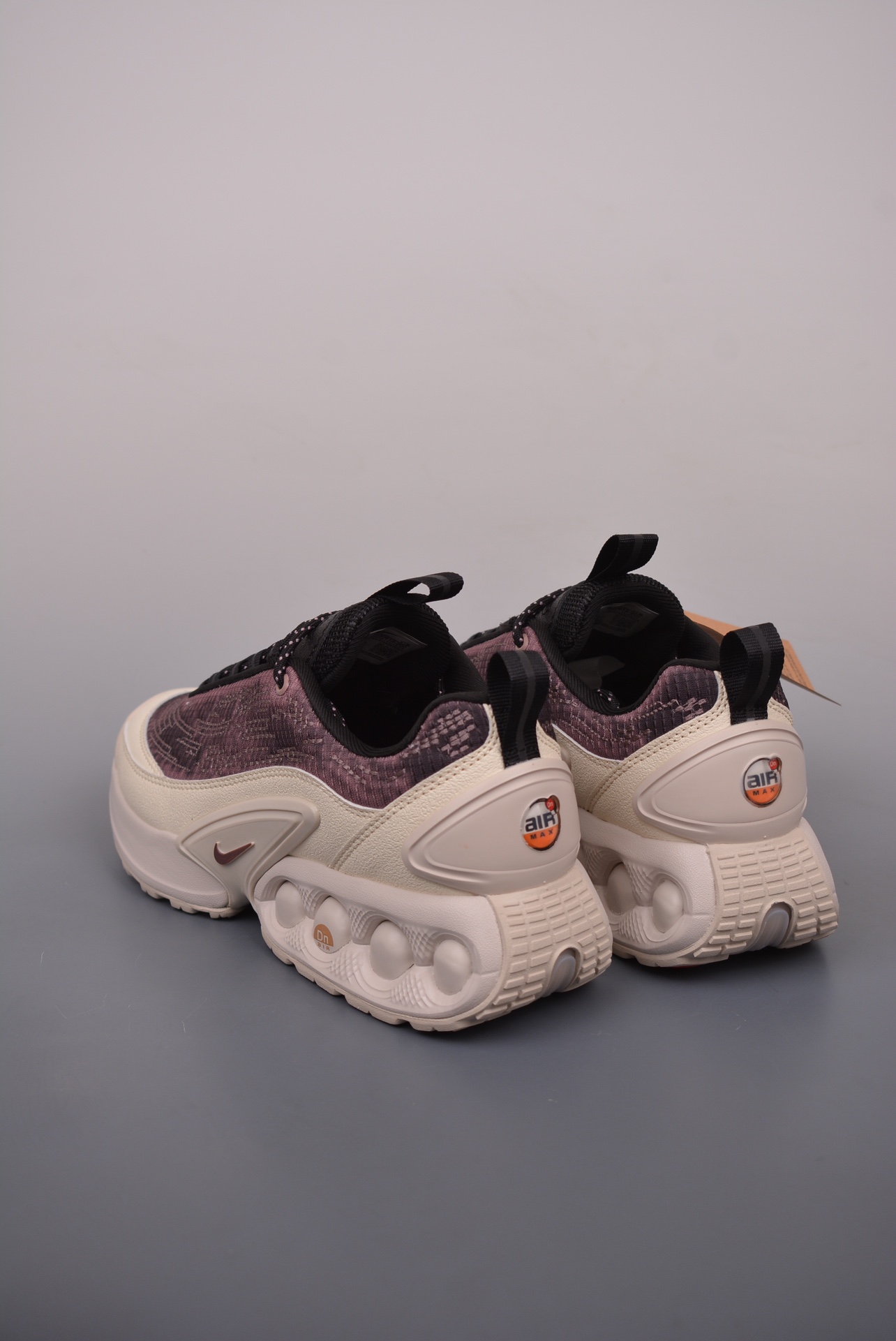 Size x Nike Air Max DN SP Smokey Mauve off-white, black and lavender HQ0912-200