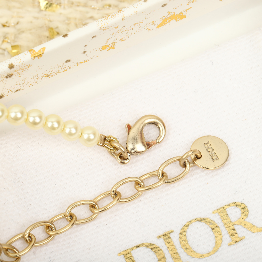 Dior five-pointed star pearl choker necklace