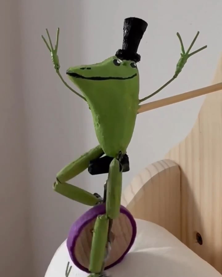 🎄49% OFF🎄Creative Frog Riding Bicycle Toilet Paper Holder
