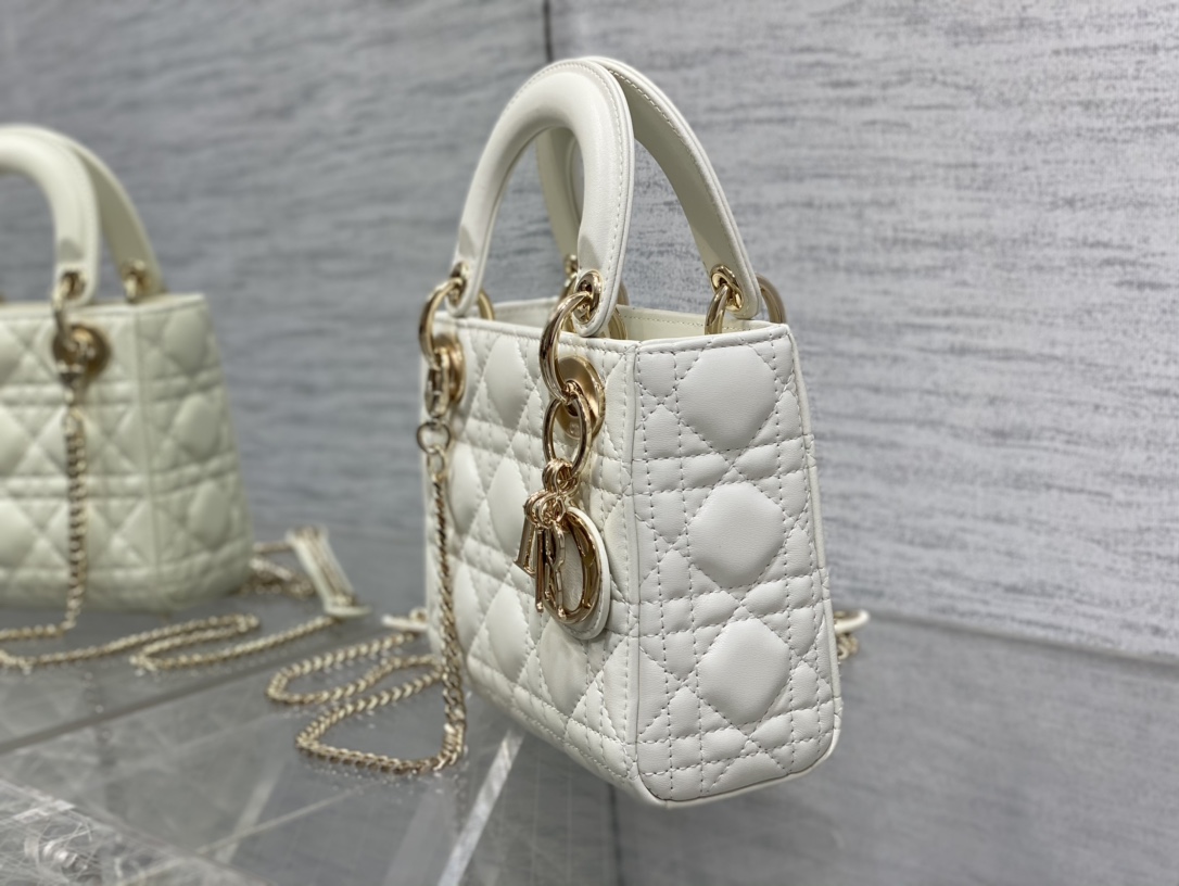 Dior assic Lady bag