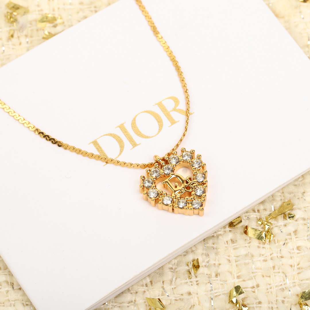 Dior vintage series heart necklace