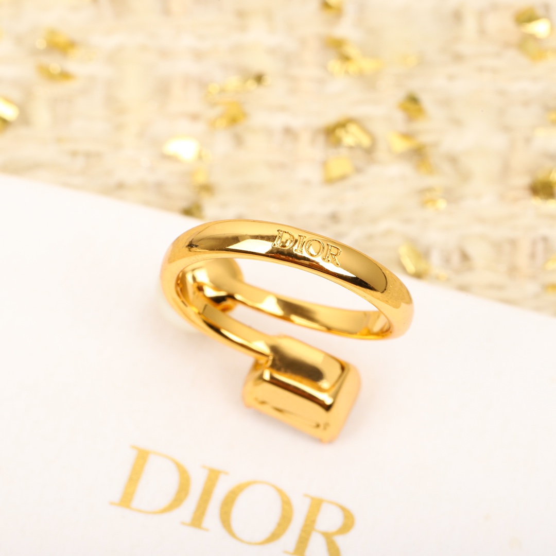 Dior Rock Sugar Square Diamond Pearl Ring