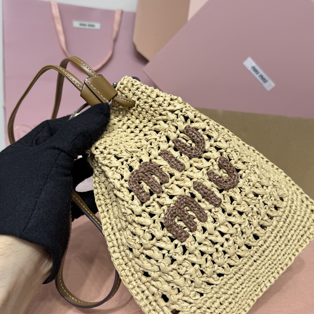 Miu Miu woven raffia bag 5ND016