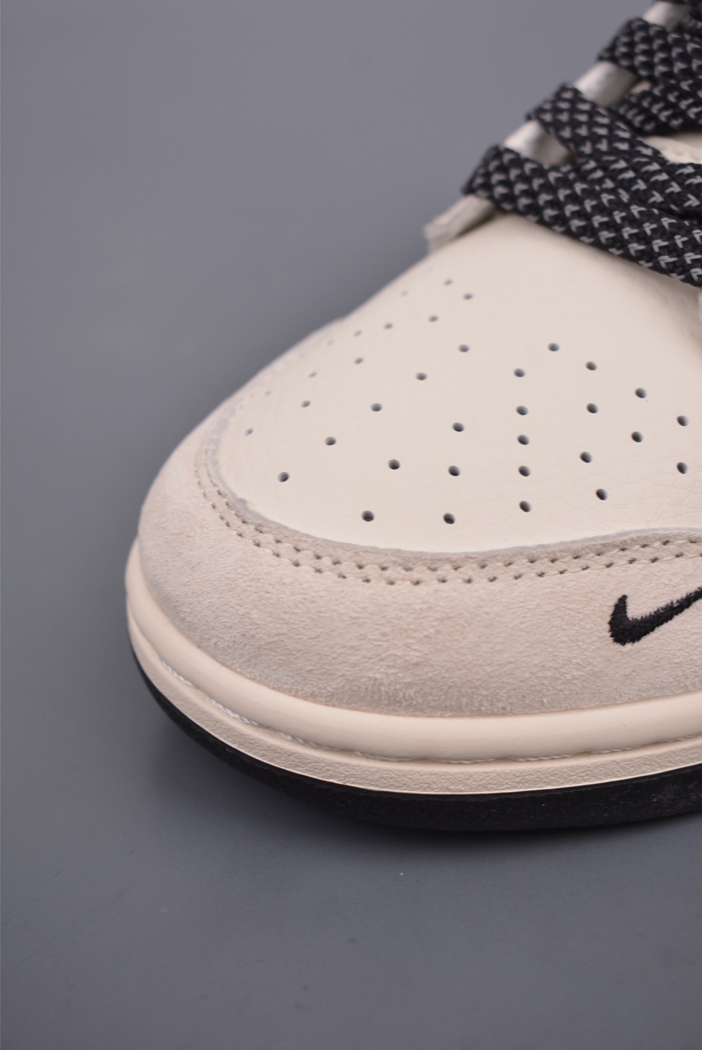 Nike By You SB Dunk Low Retro SP Off-White Black Logo BB7518-023