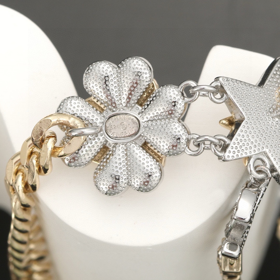 Chanel four-leaf clover star metal chain necklace