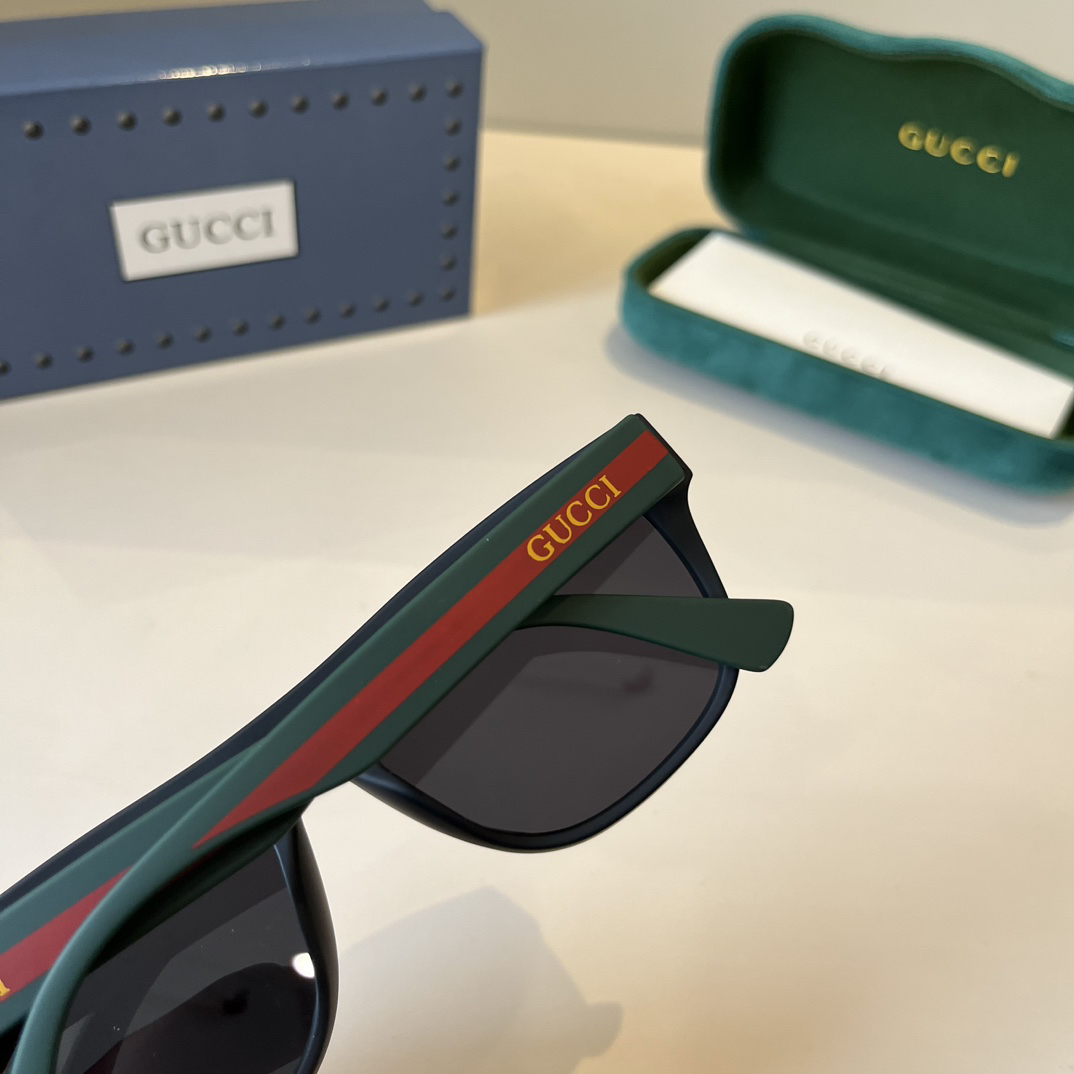 Gucci Round Frame Sunglasses