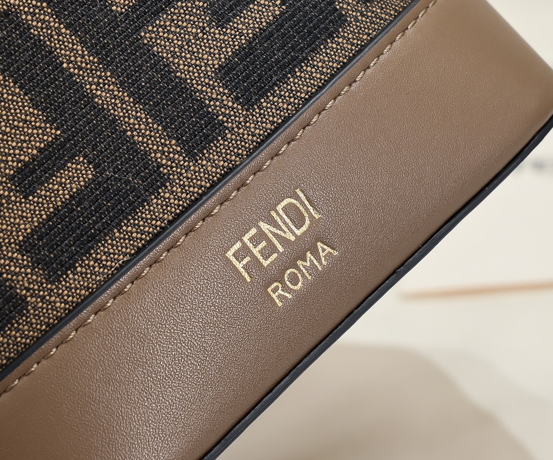FENDI Mon Tresor Small Bucket Bag