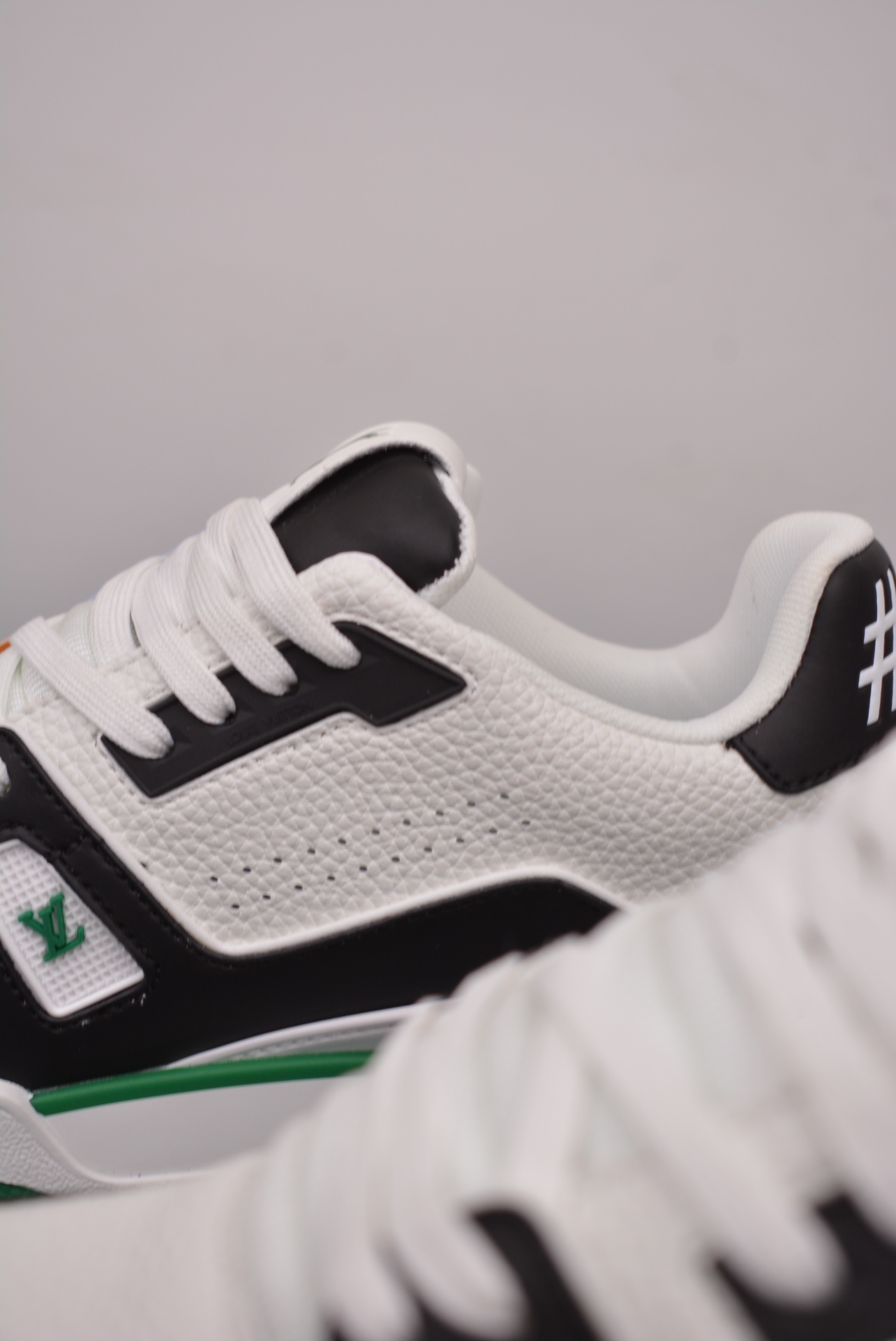 Louis Vuitton Trainer Sneaker Low Black, White and Green Signature Edition 1AD50D