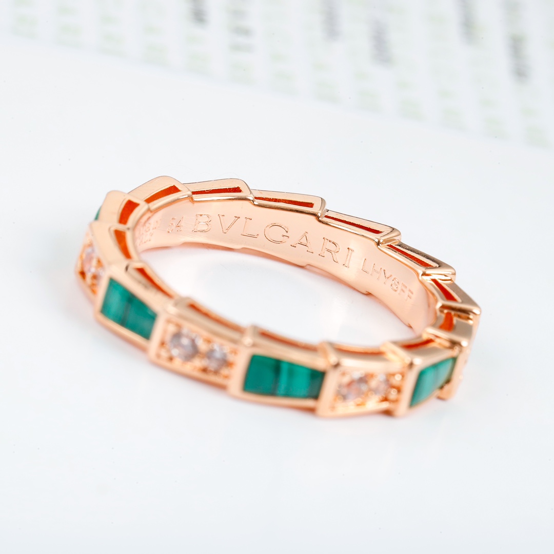 Bulgari Serpenti series mother-of-pearl diamond ring