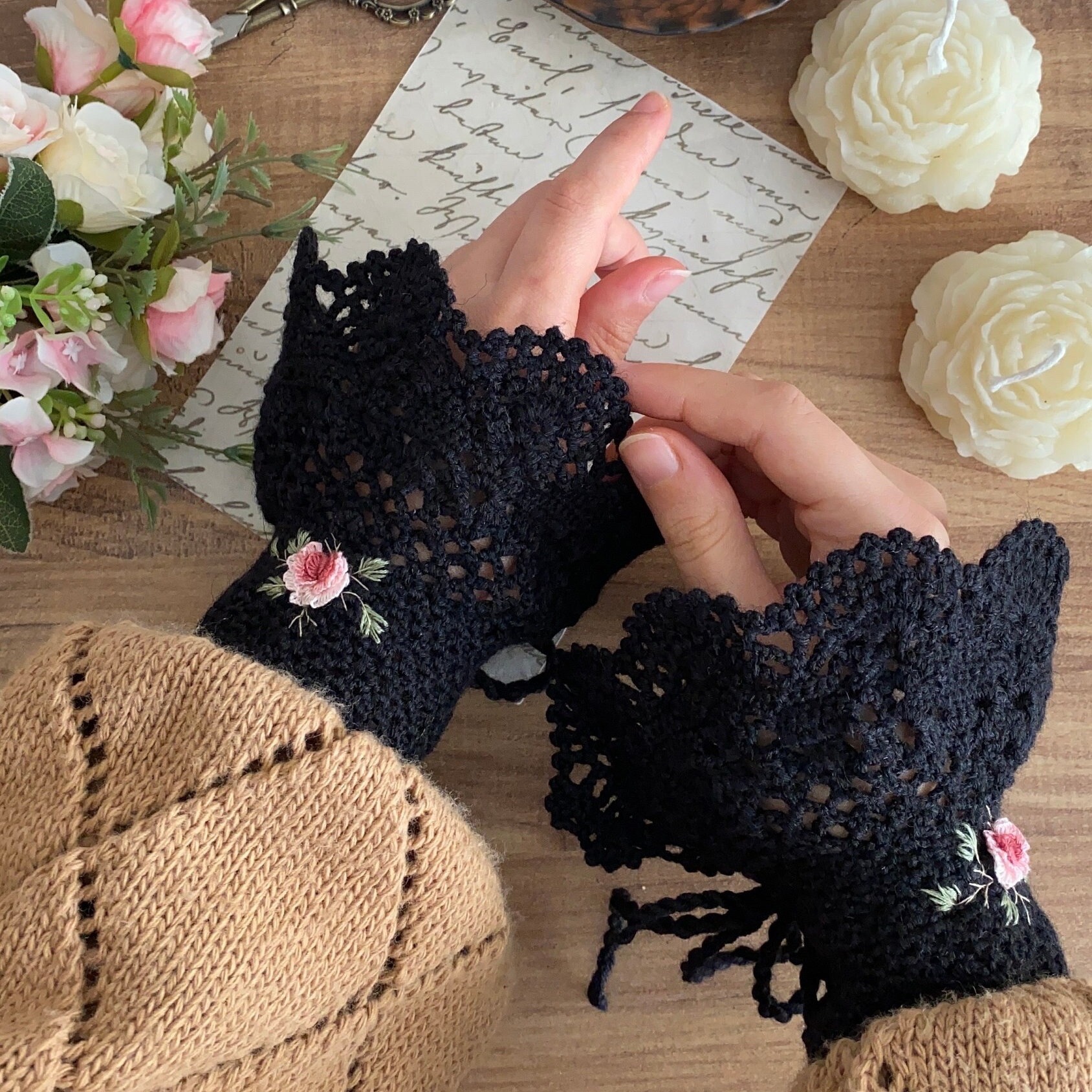 Handmade Knitted Embroidered Mittens - Adjustable Lace Gloves for a Vintage Touch 🌸✨