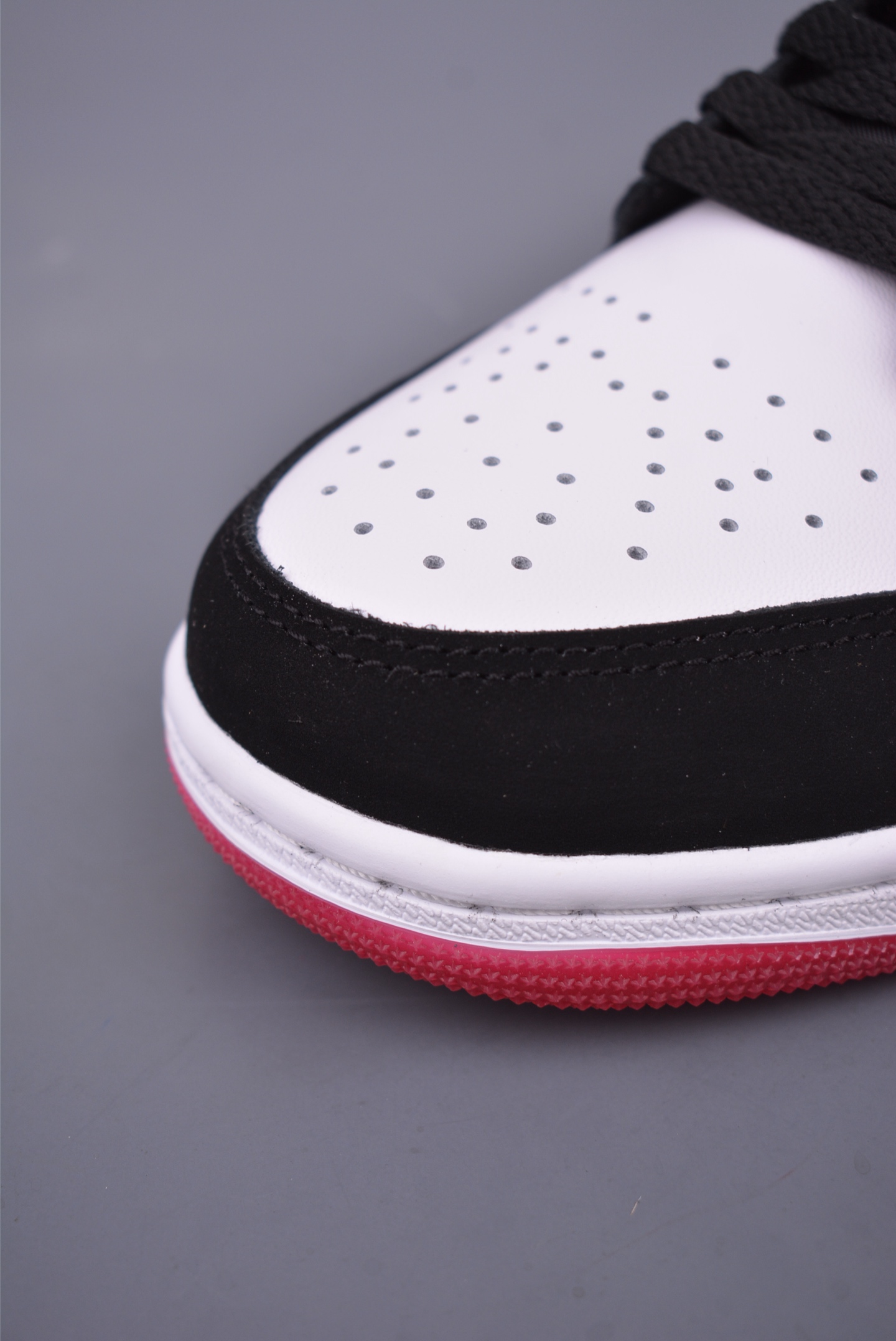 Nike Air Jordan 1 LowAJ1 basketball shoes New Black and White Red Toe IB8971-106
