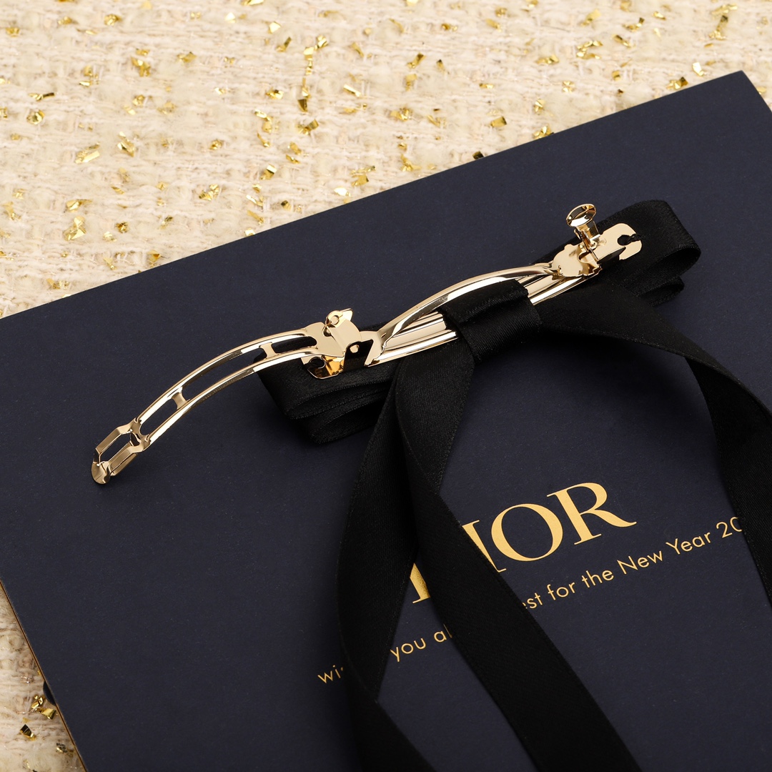 Dior Bow CD Letter Hairpin
