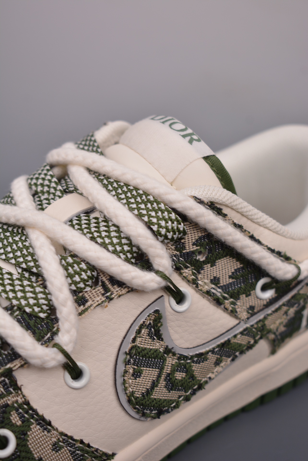 Dior x Nike SB Dunk Low Lot Dior Off-White Military Green SJ2068-309