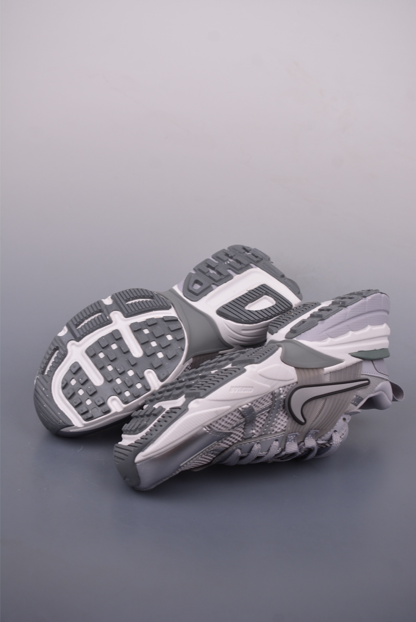 Nike Wmns V2K Runtekk Low 