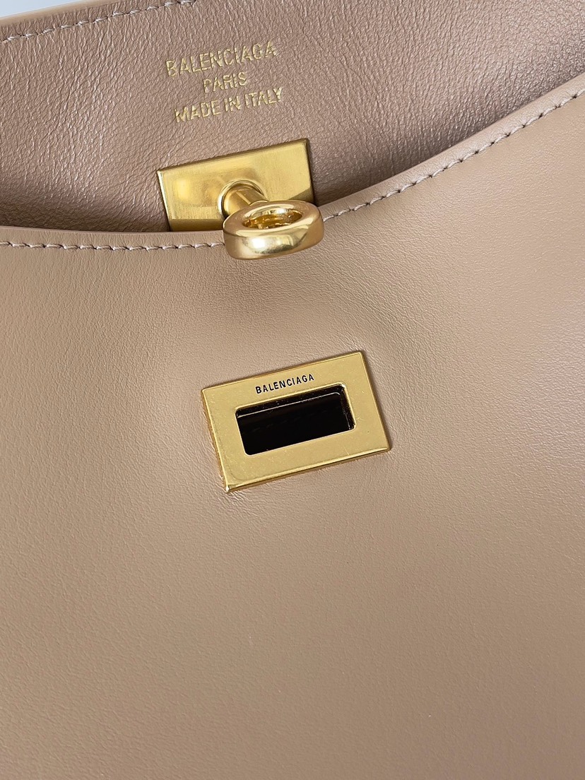 Balenciaga Winter 2024 Collection Bel Air Hobo