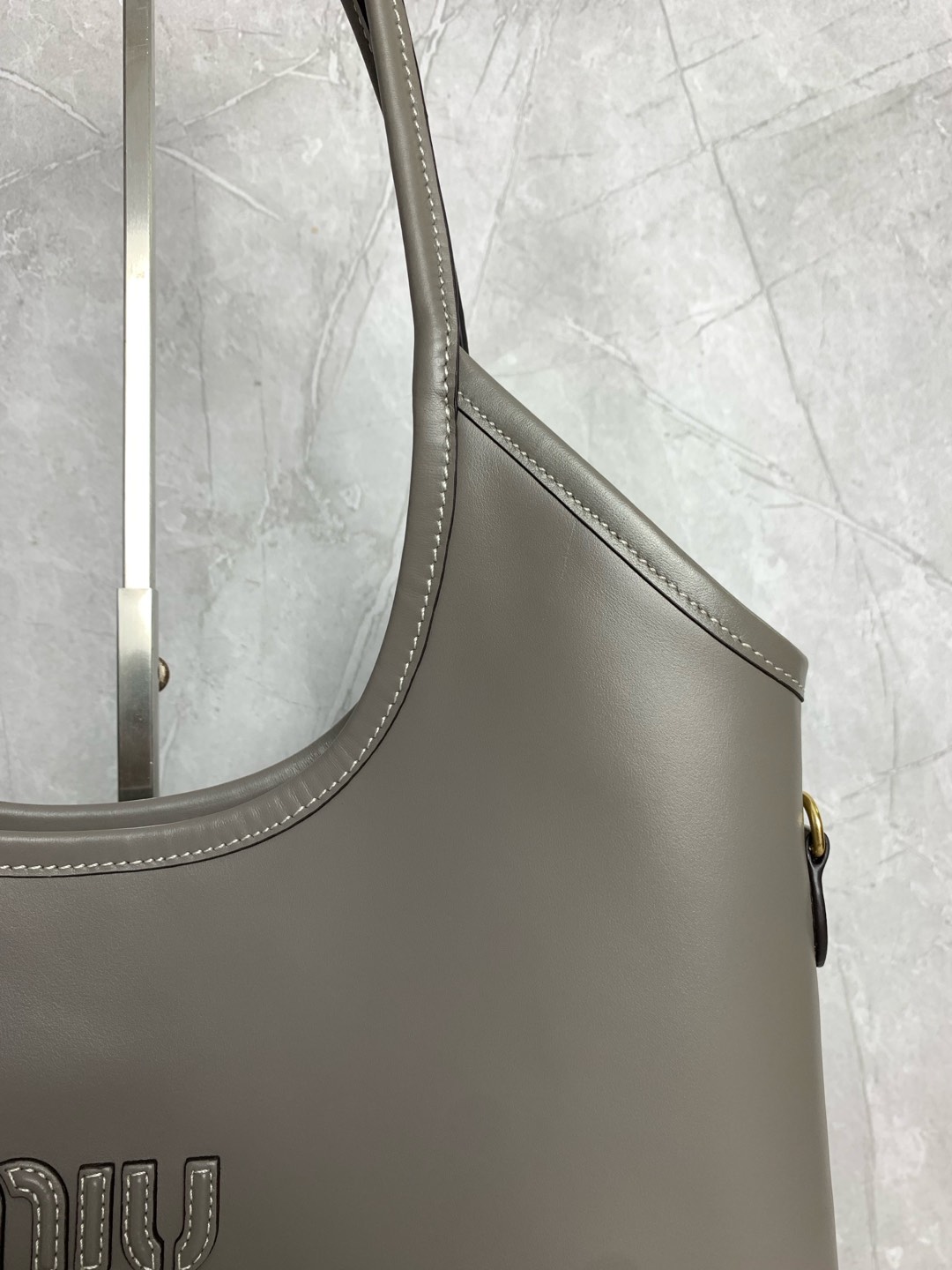 Miu Miu hobo tote 5BG231