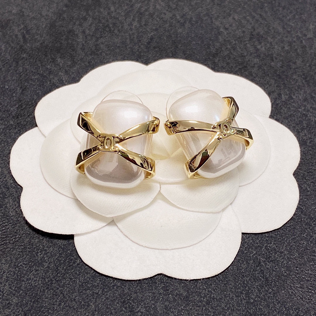 Chanel Gold Pearl Earrings