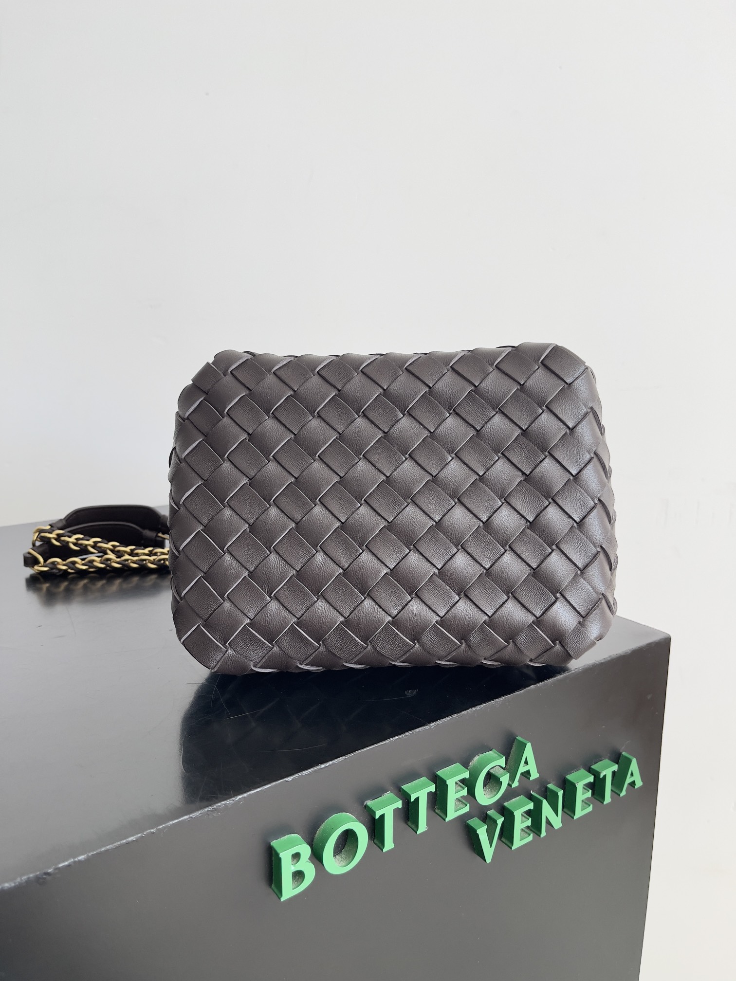 BOTTEGA VENETA New Chain Parachute Bag 817175