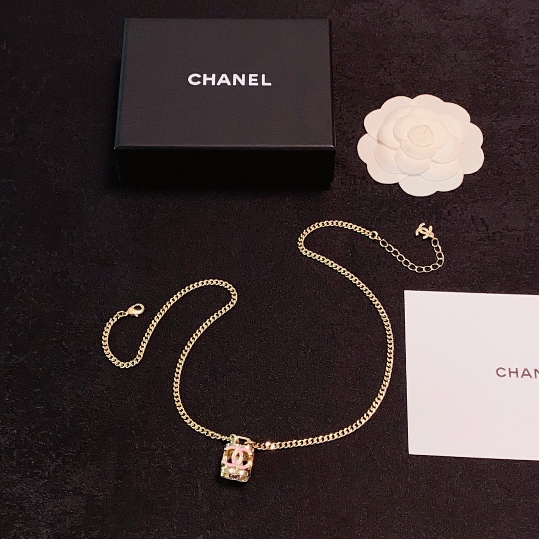 Chanel new square hollow necklace