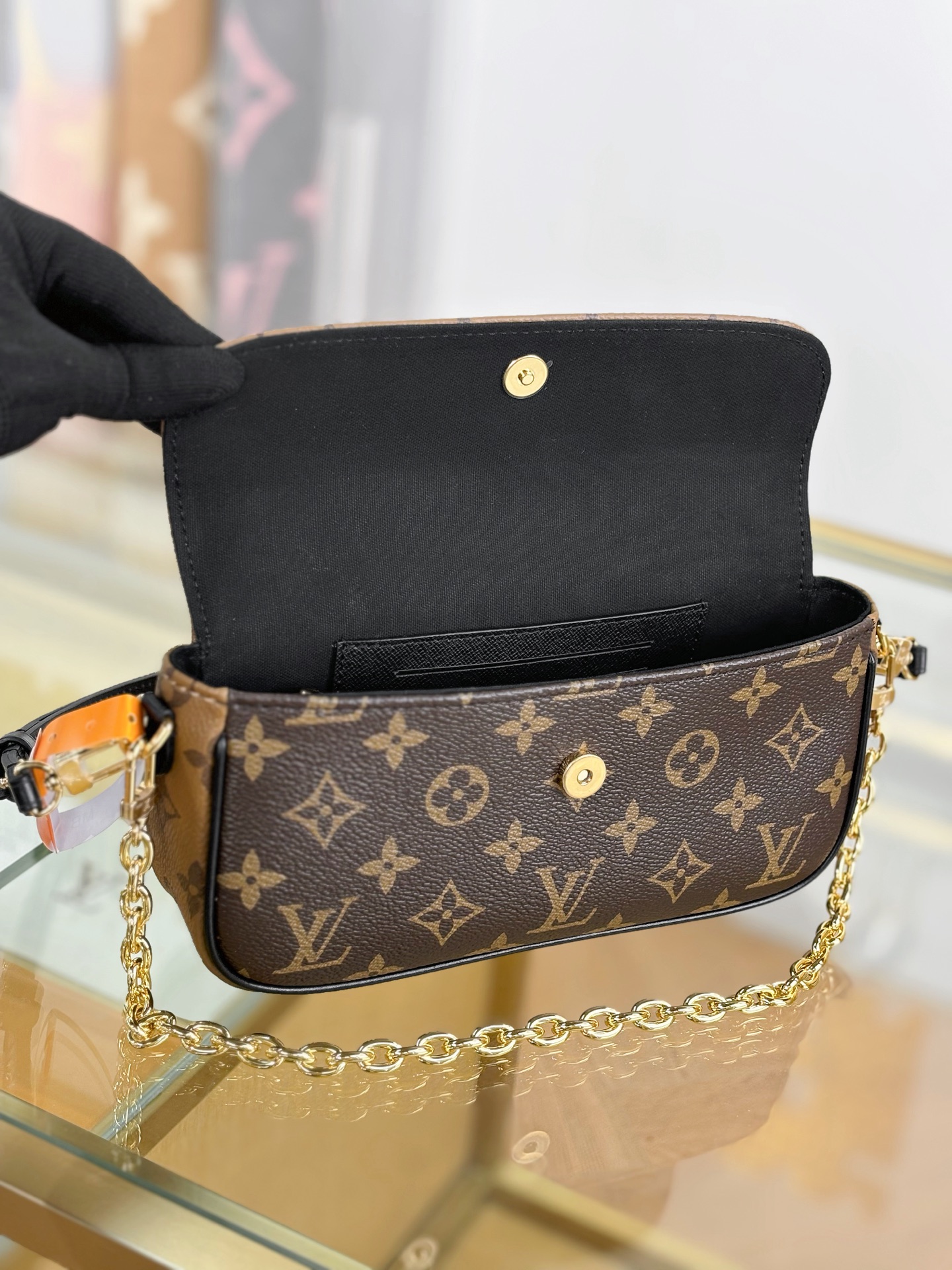 Louis Vuitton WALLET ON CHAIN ​​IVY Handbag M26587