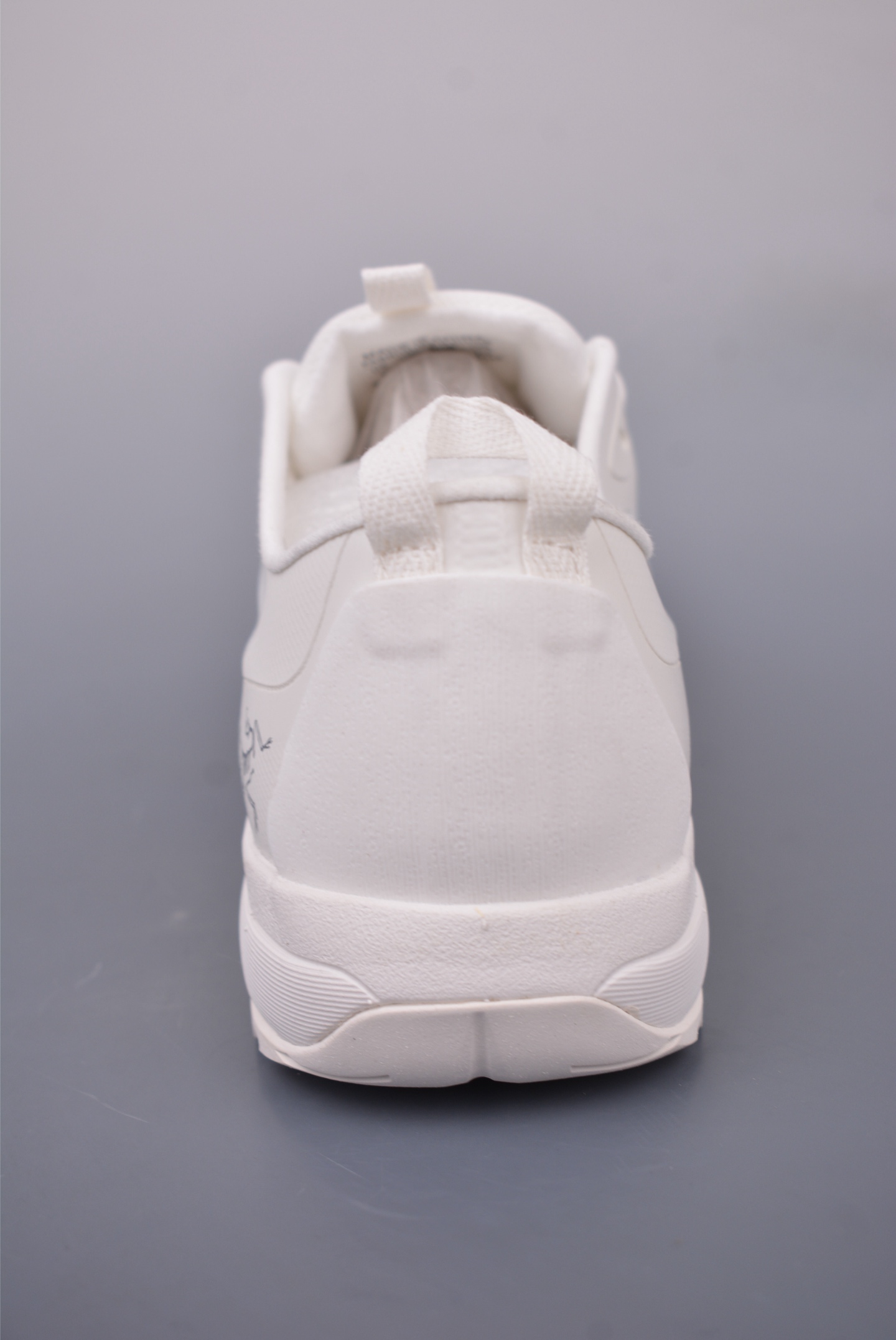 Arc'teryx Konseal LT Outdoor Shoes White 077218-439746