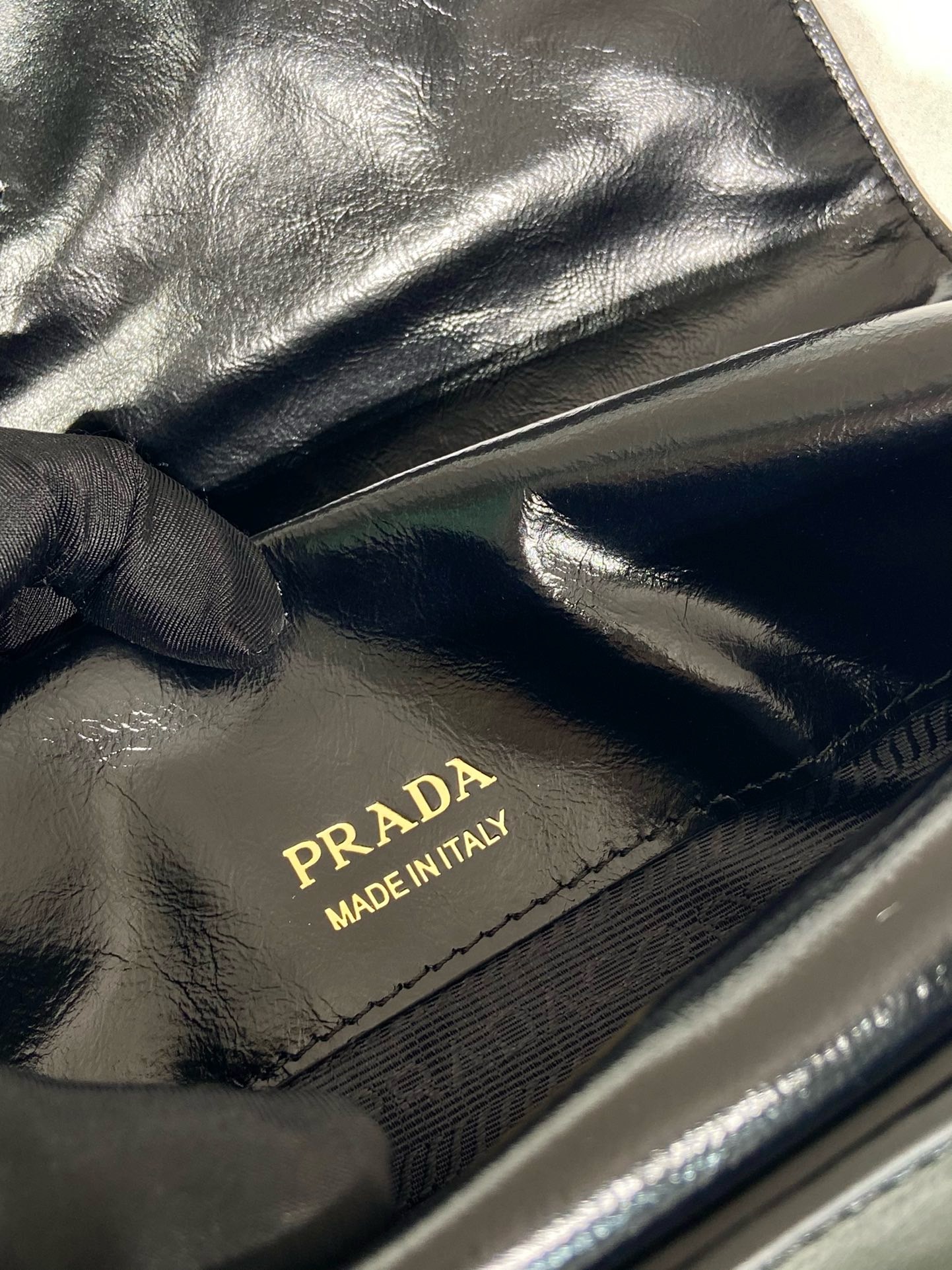 Prada waxed leather messenger bag 1BD082