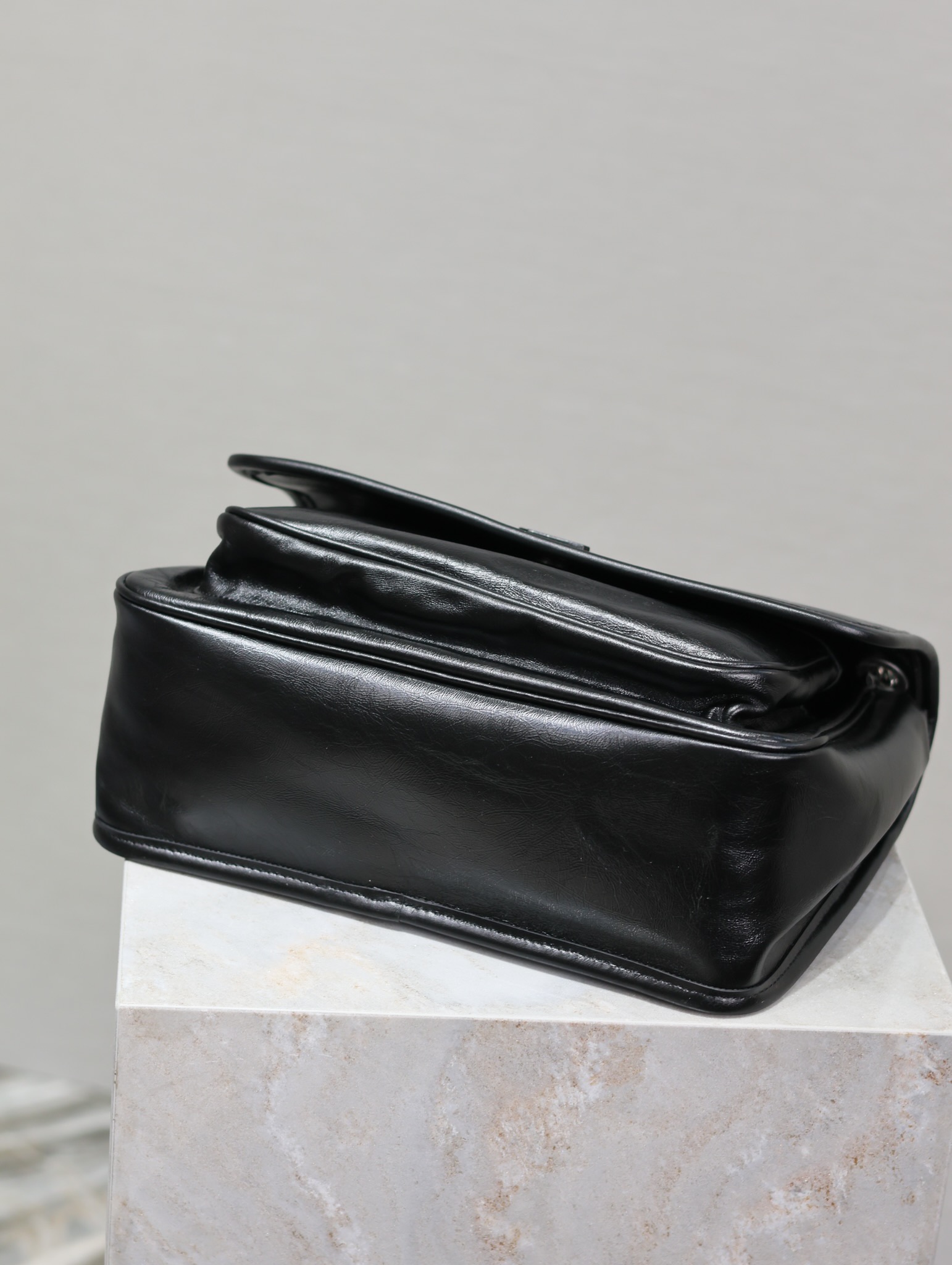 Yves Saint Laurent black waxed leather chain bag 633158