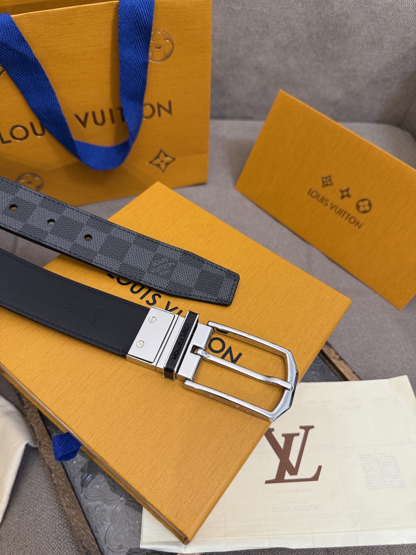 Louis Vuitton embossed cowhide double-sided men's belt, 3.5cm wide