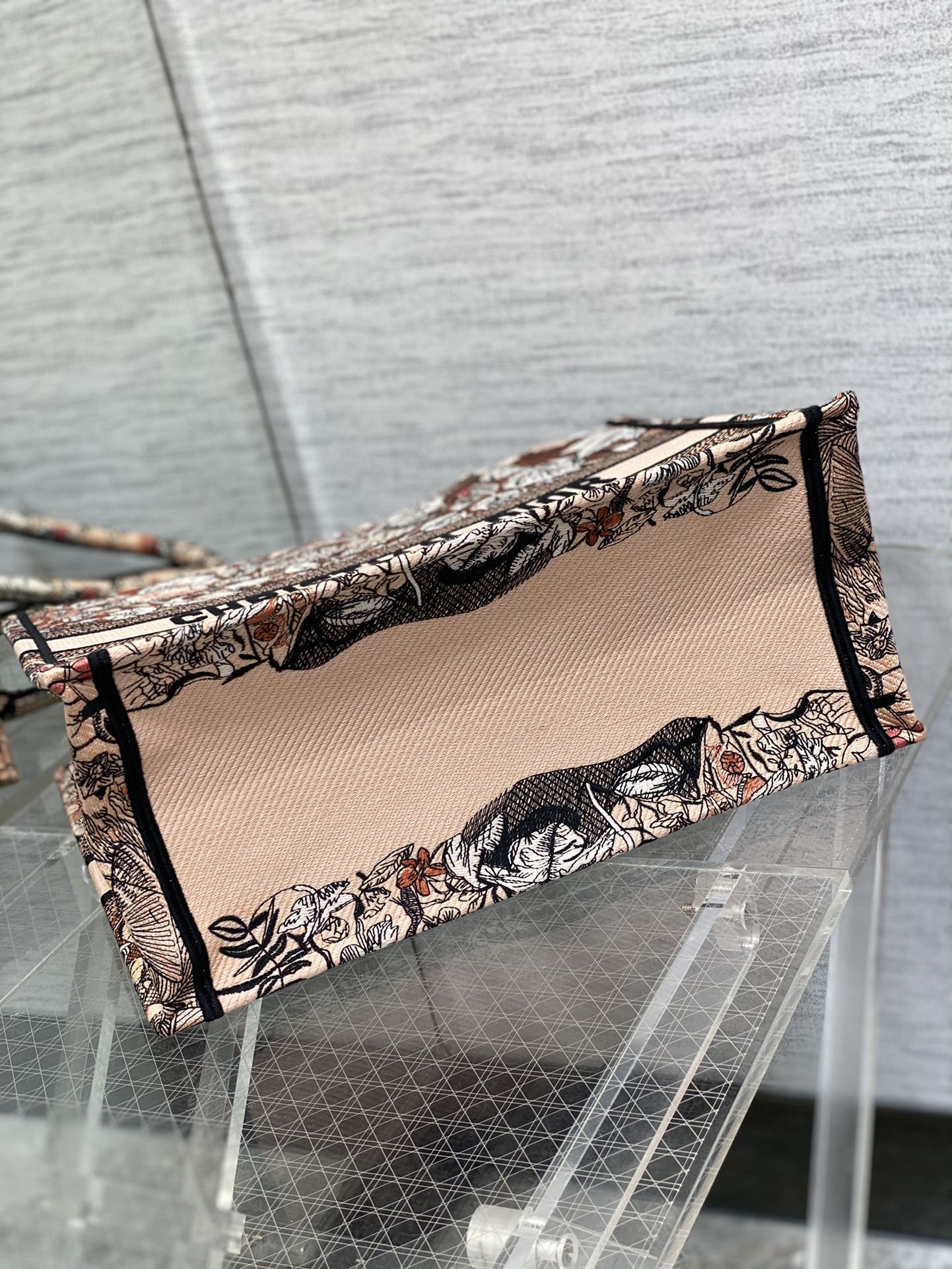 Dior embroidered tote bag medium