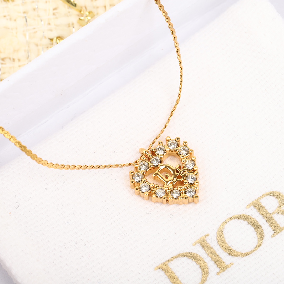 Dior vintage series heart necklace
