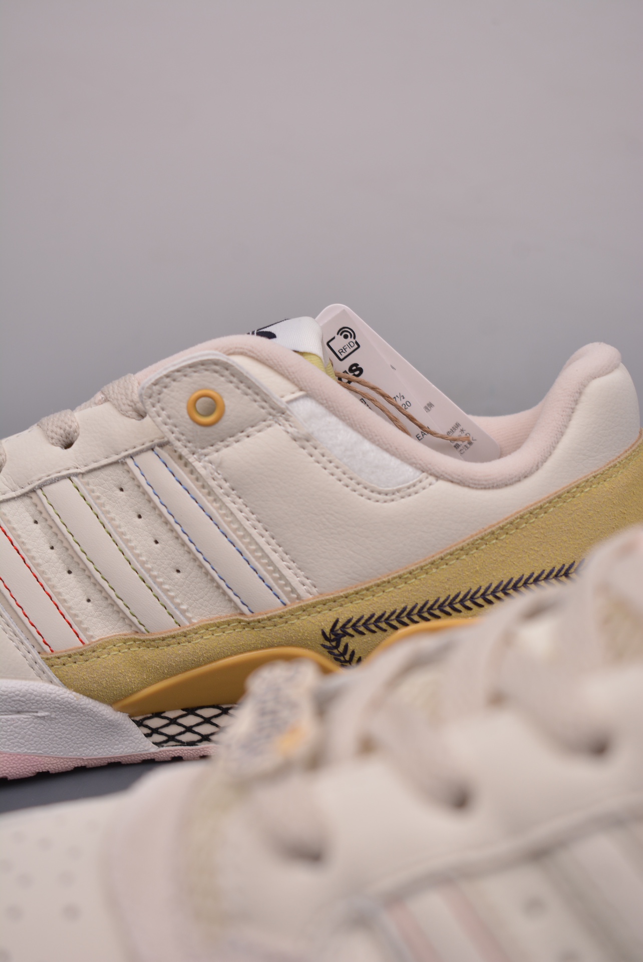Donald Duck x Adidas Originals Forum CL Low Beige Yellow JR5457