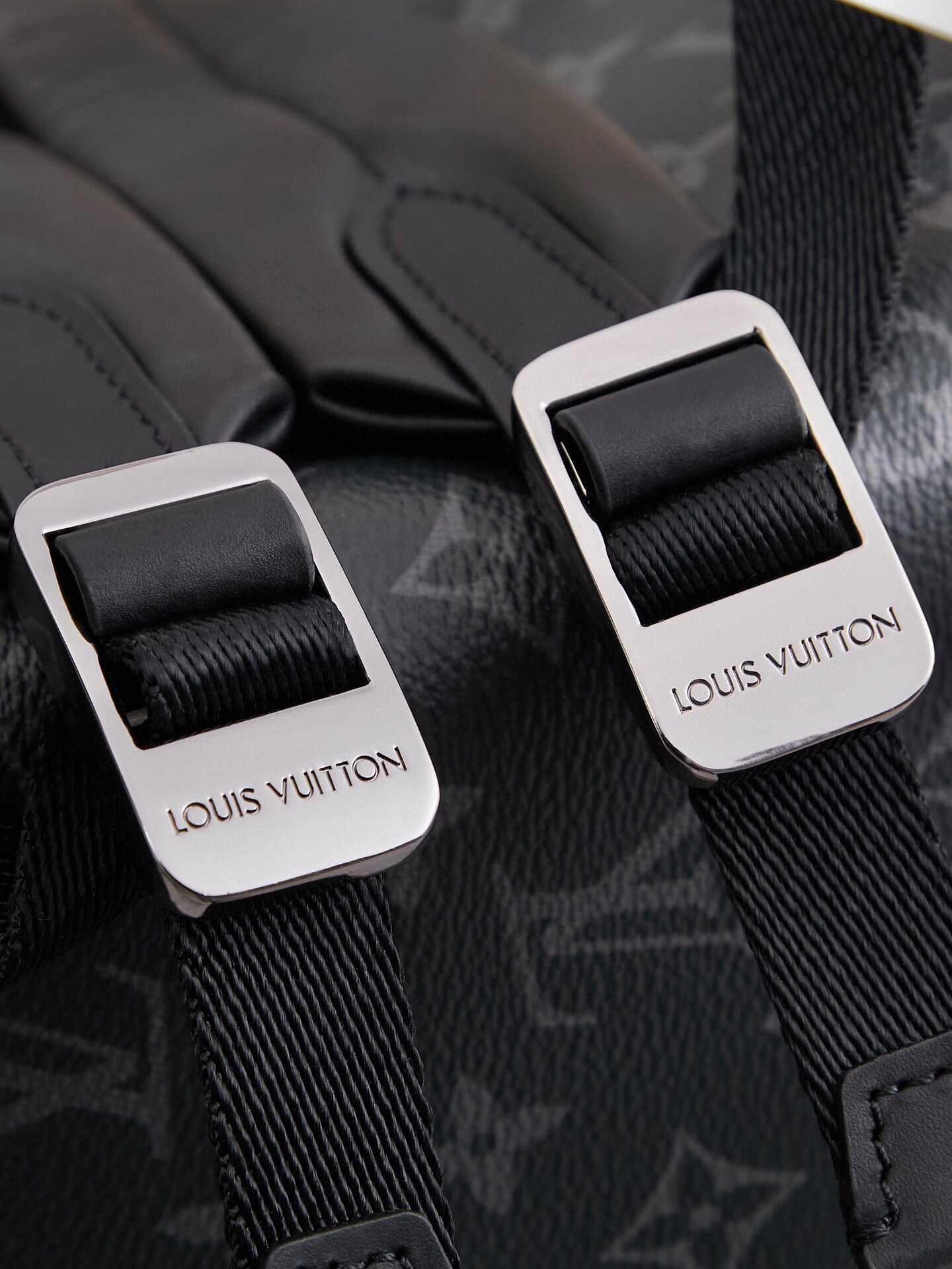 Louis Vuitton Discovery Backpack M22558