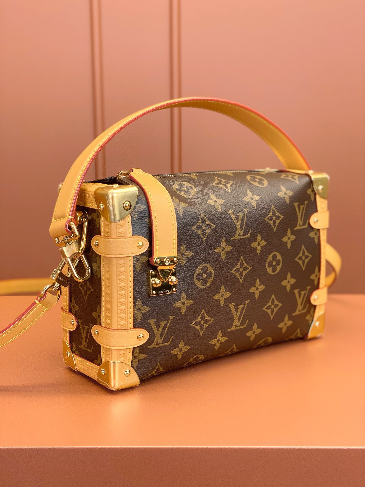 Louis Vuitton SIDE TRUNK Bag M46358