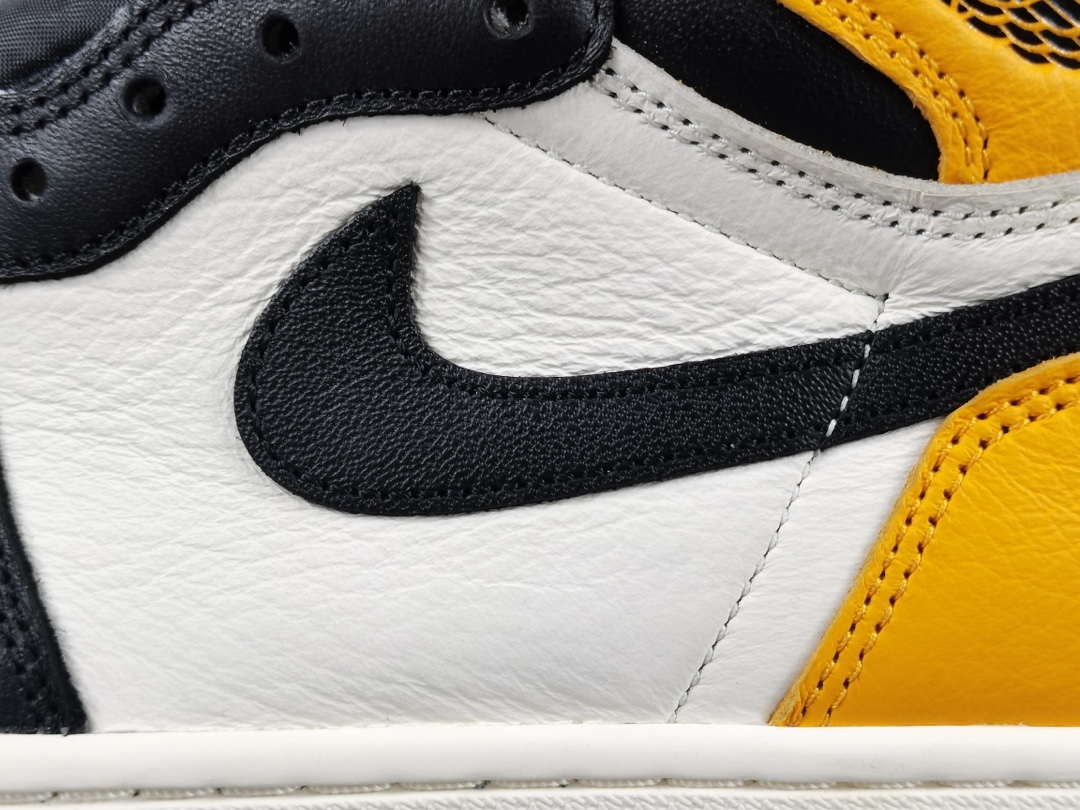 Nike Air Jordan 1 Retro High OGYellow Toe 555088-711