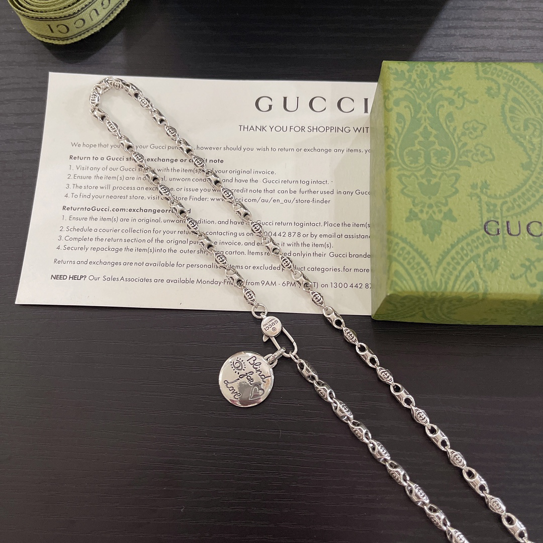 Gucci round necklace