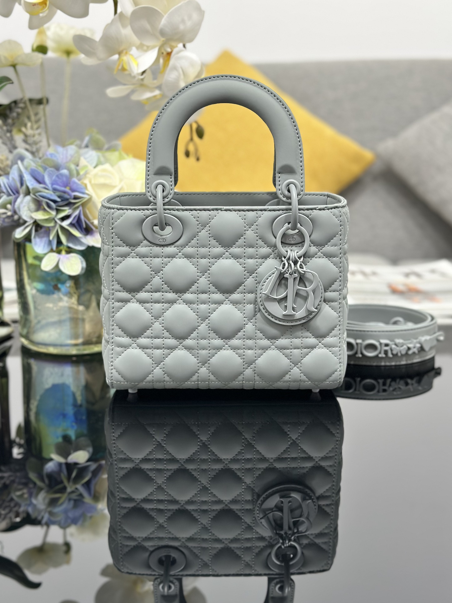 Dior Lady Dior My four-grid matte badge model M0538