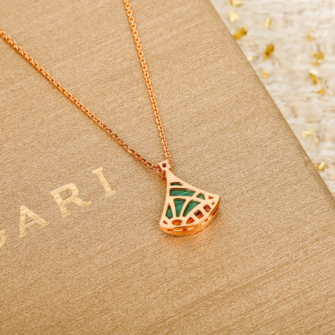 Bulgari fan-shaped agate diamond necklace