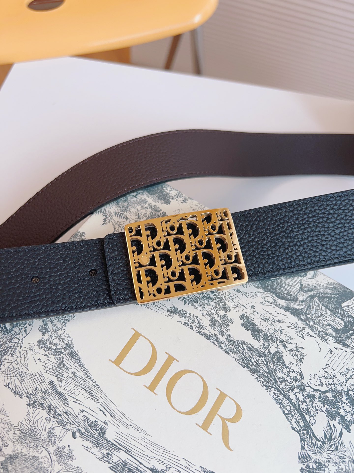 Dior hollow buckle cowhide double-sided belt 3.5CM wide