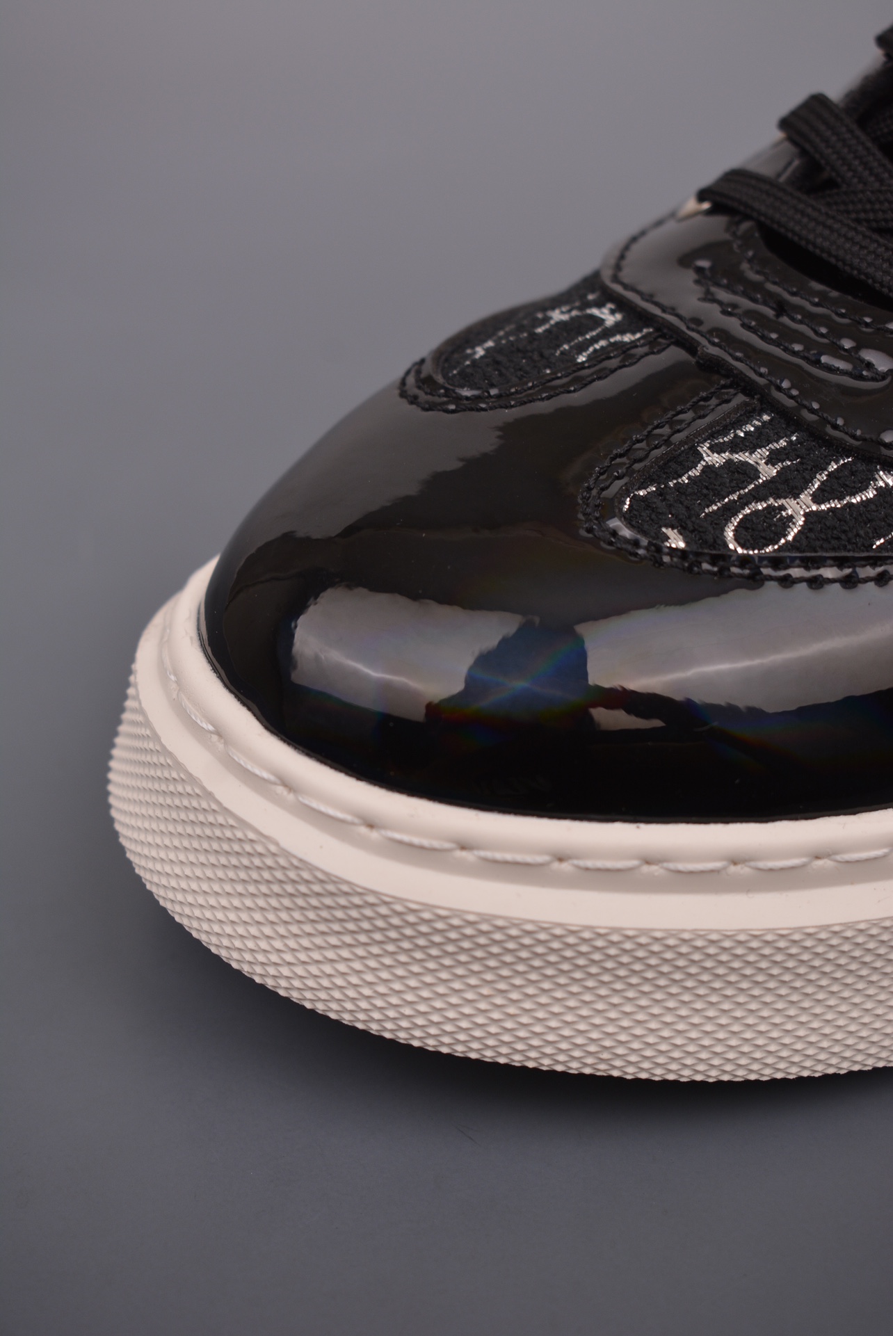 FENDI 23ss low-top sneakers black and silver