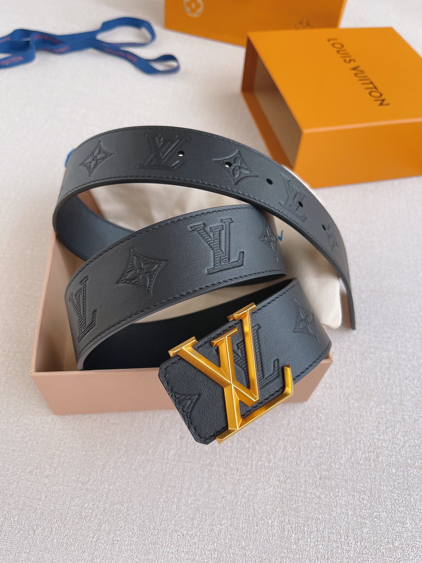 Louis Vuitton embossed double-sided calfskin men's belt 4CM wide