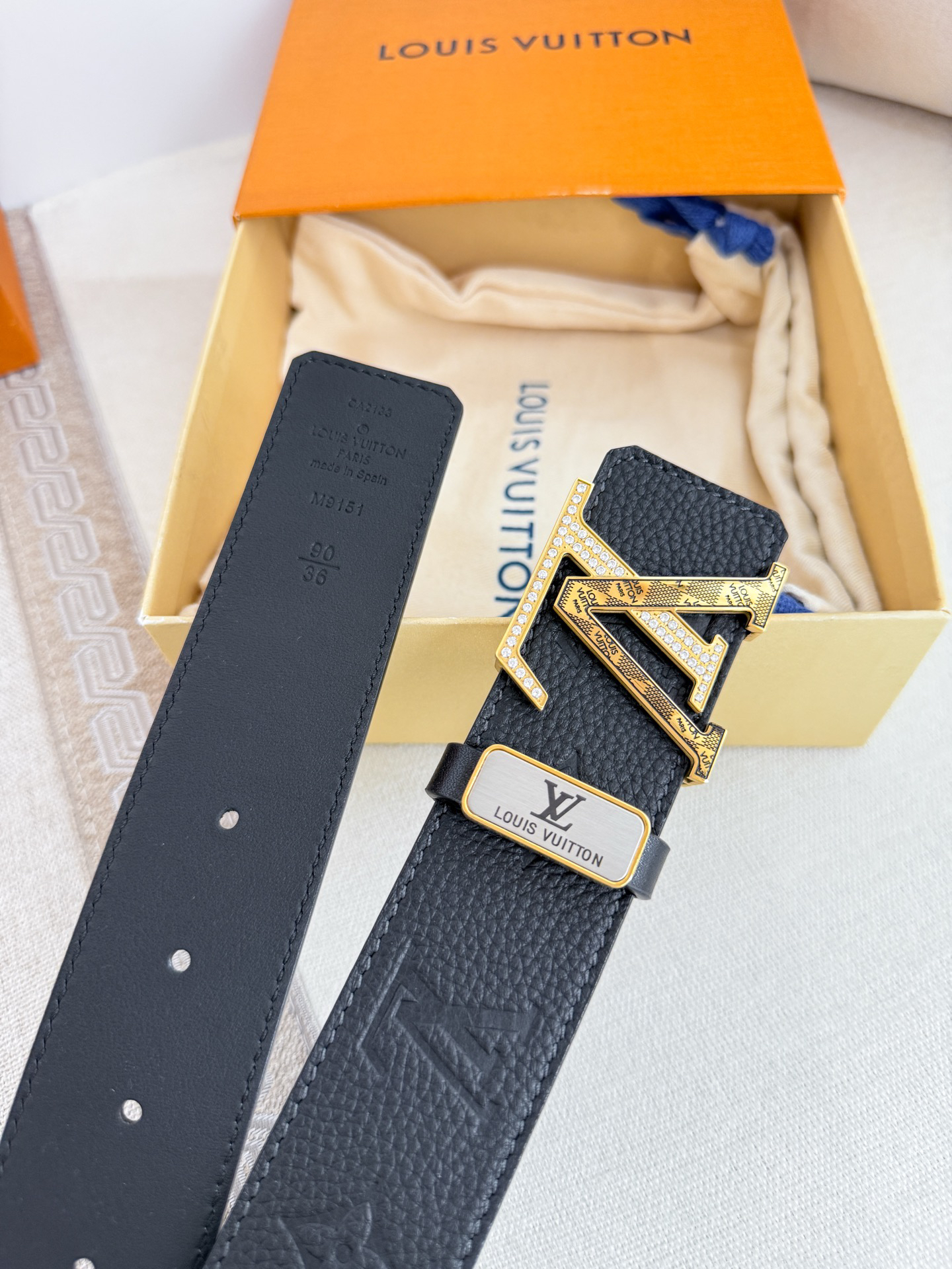 Louis Vuitton diamond-studded buckle embossed cowhide men's belt, 3.8cm wide