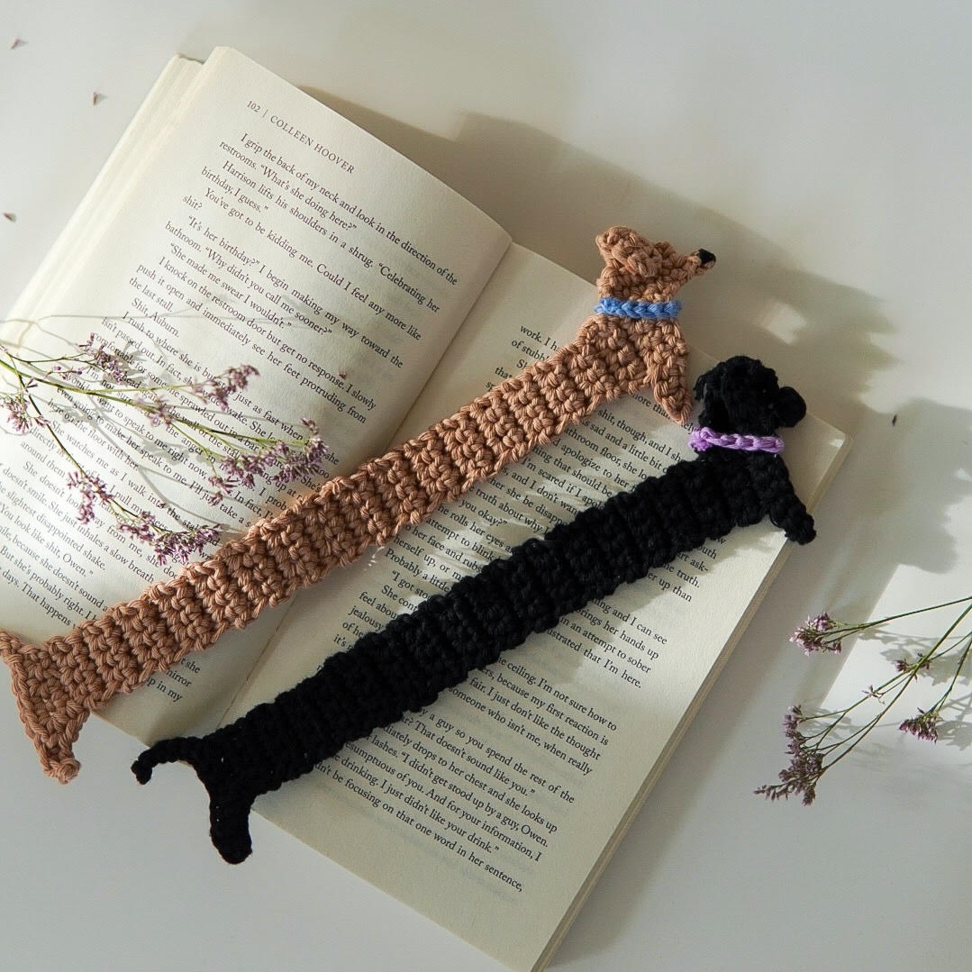 🧵🦮 Handmade Crochet Dachshund Bookmark