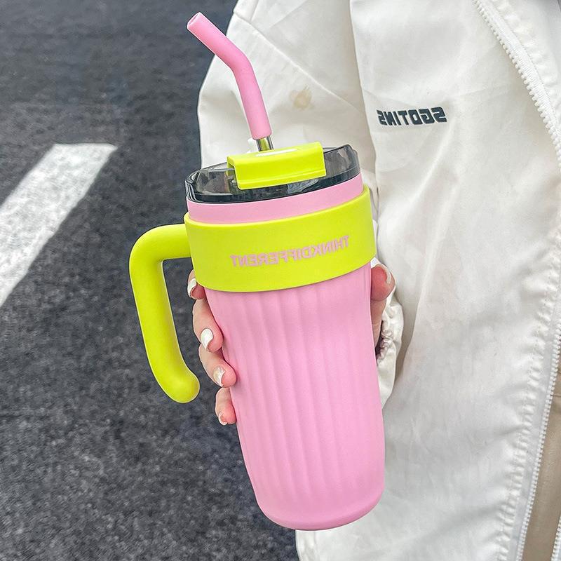 High-value, minimalist American-style handle mug with large capacity and dual-use stainless steel lid.