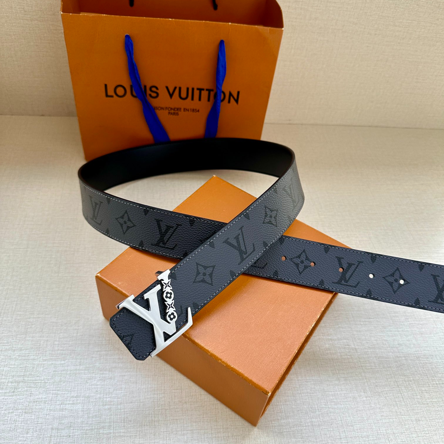 Louis Vuitton Monogram Print Men's Belt, 4CM Width