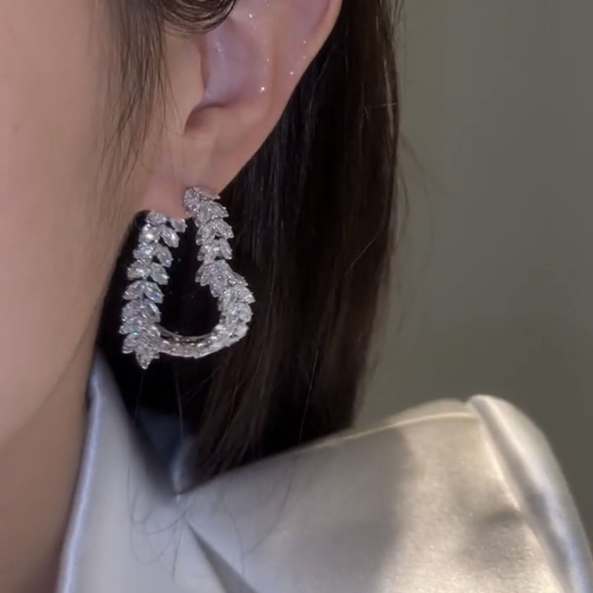 💎💎Super sparkling heart earrings front and back two wear light luxury versatile earrings