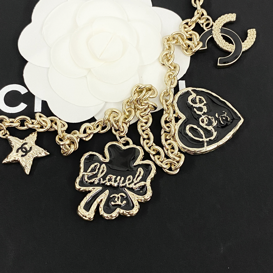CHAN 24 Enamel Four-Leaf Clover Heart Multi-Element Long Necklace